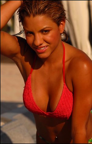 Fitness Beauties are proud to present you with xxx pictures featuring Bruna Andrad demonstrating superb body